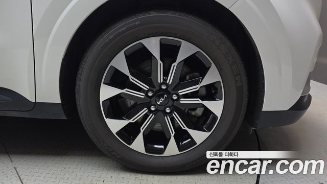 Kia Canival 2023 — photo 7