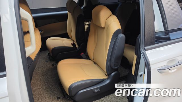 Kia Canival 2023 — photo 16