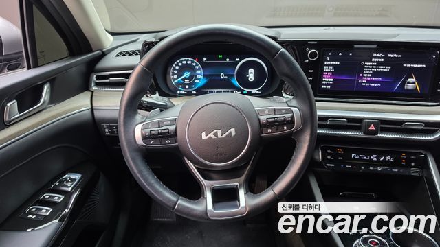 Kia K5 2023 — photo 19