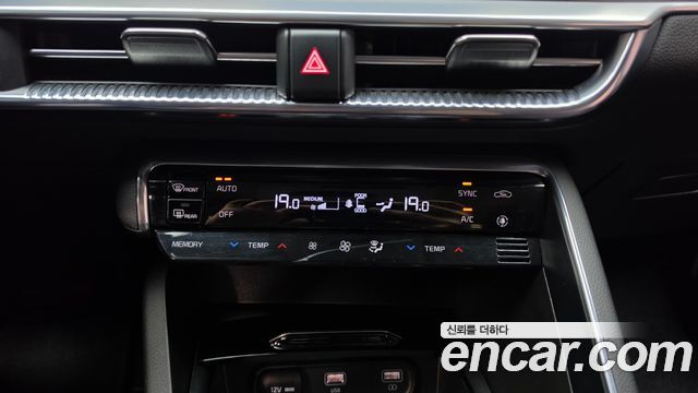 Kia K5 2023 — photo 24
