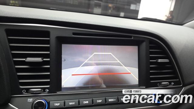 Hyundai AVANTE 2018 — photo 16