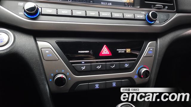 Hyundai AVANTE 2018 — photo 18