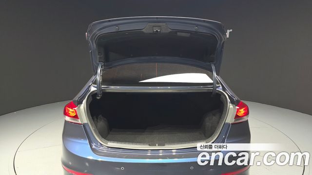 Hyundai AVANTE 2018 — photo 20