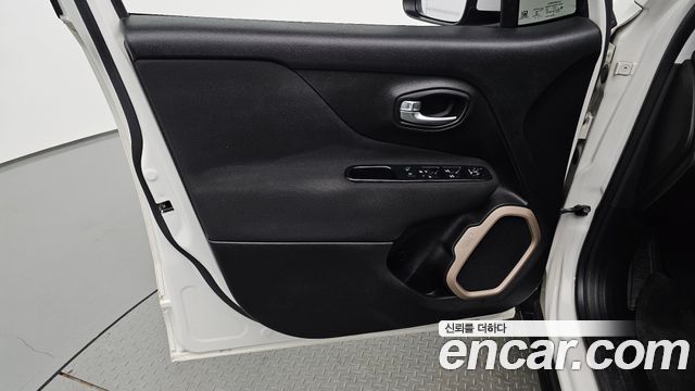 Jeep Renegade 2016 — photo 14