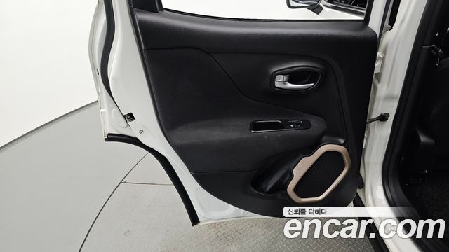Jeep Renegade 2016 — photo 15