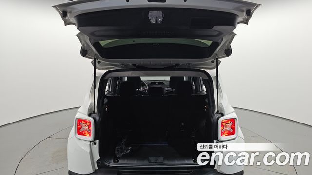 Jeep Renegade 2016 — photo 29
