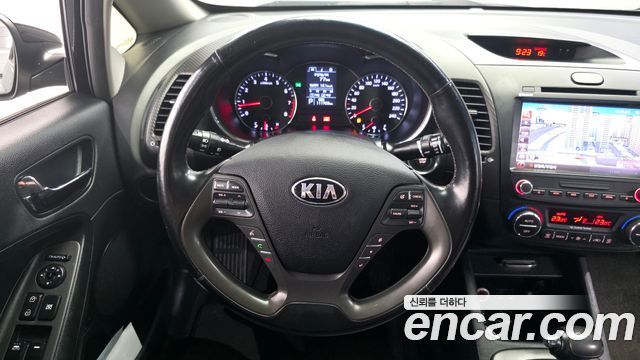 Kia K3 2013 — photo 13