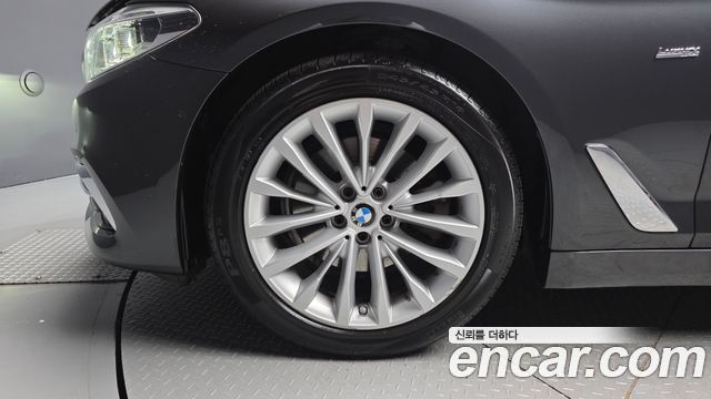 BMW 5-Series 2018 — photo 5