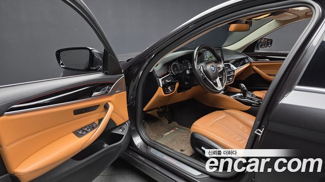 BMW 5-Series 2018 — photo 10