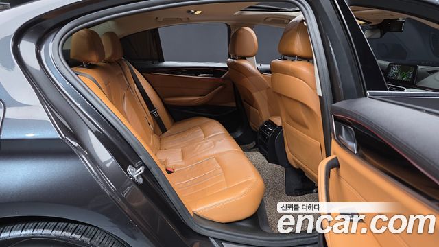 BMW 5-Series 2018 — photo 12