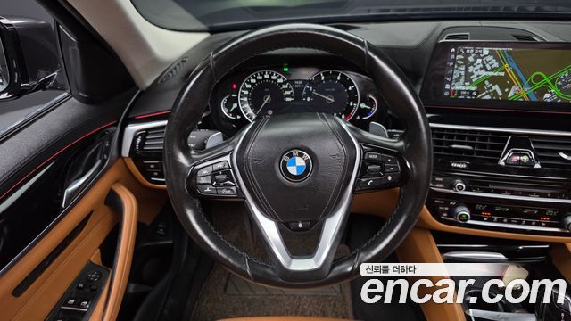BMW 5-Series 2018 — photo 13
