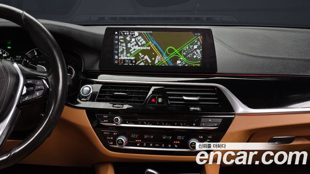 BMW 5-Series 2018 — photo 14