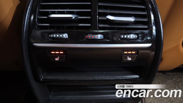 BMW 5-Series 2018 — photo 19
