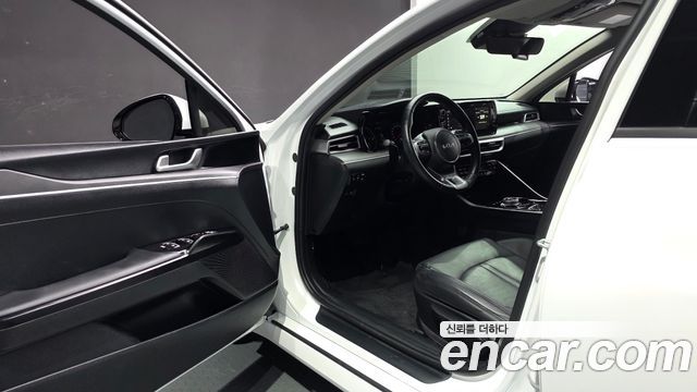 Kia K5 2023 — photo 10