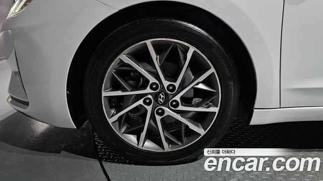 Hyundai AVANTE 2020 — photo 5