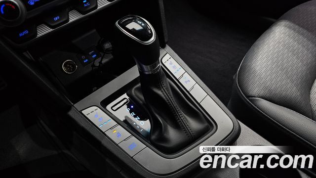 Hyundai AVANTE 2020 — photo 12