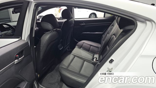 Hyundai AVANTE 2020 — photo 17