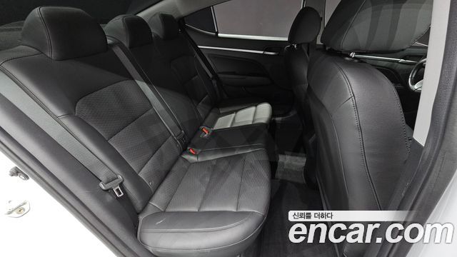 Hyundai AVANTE 2020 — photo 18
