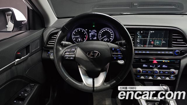 Hyundai AVANTE 2020 — photo 19