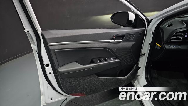 Hyundai AVANTE 2020 — photo 14
