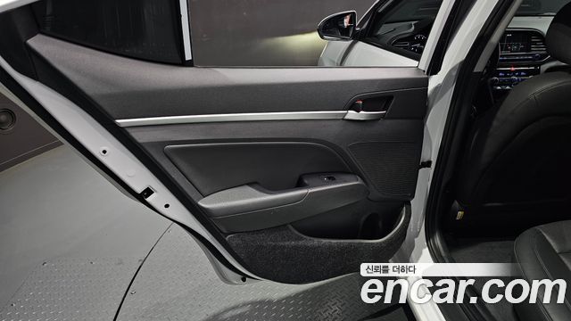 Hyundai AVANTE 2020 — photo 15