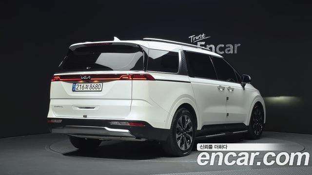 Kia Canival 2023 — photo 2