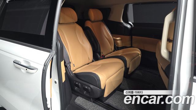 Kia Canival 2023 — photo 17