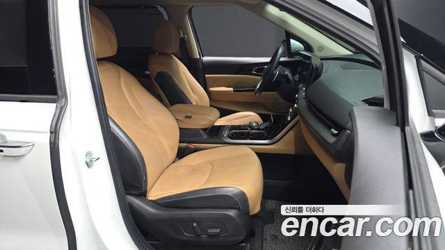 Kia Canival 2023 — photo 16