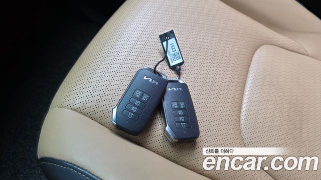 Kia Canival 2023 — photo 32