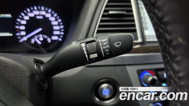Genesis G80 2019 — photo 24