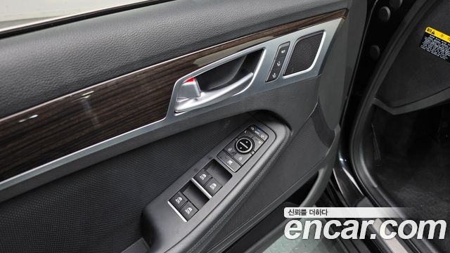 Genesis G80 2019 — photo 25