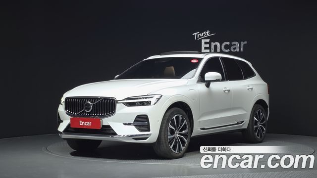 Volvo XC60 2023 — photo 1