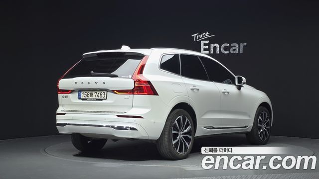 Volvo XC60 2023 — photo 2