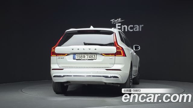 Volvo XC60 2023 — photo 4