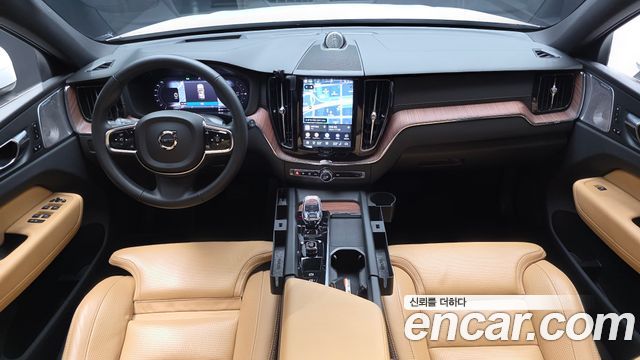Volvo XC60 2023 — photo 10
