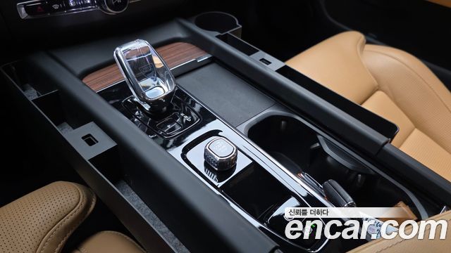 Volvo XC60 2023 — photo 12
