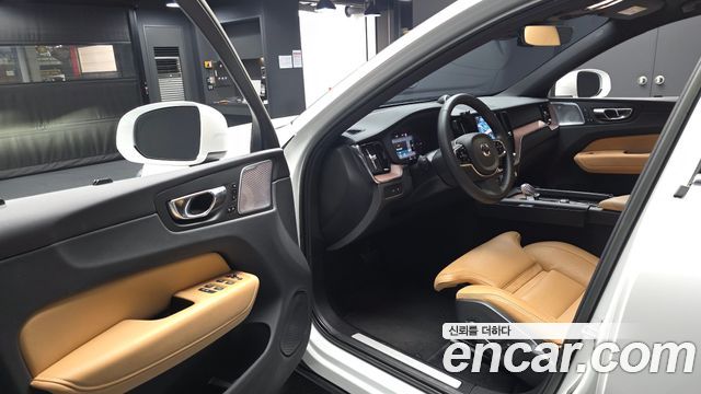 Volvo XC60 2023 — photo 13