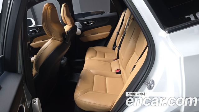 Volvo XC60 2023 — photo 17