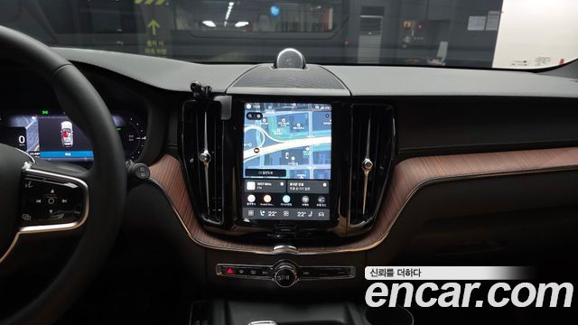Volvo XC60 2023 — photo 20