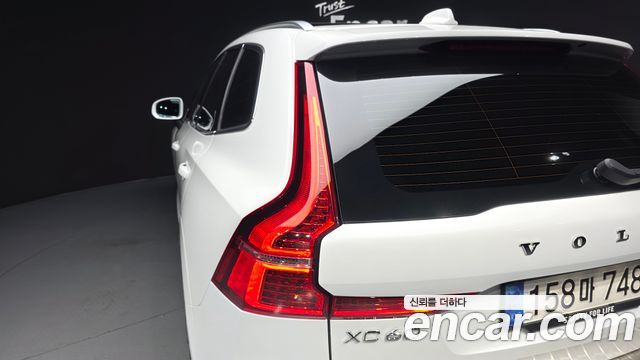 Volvo XC60 2023 — photo 9