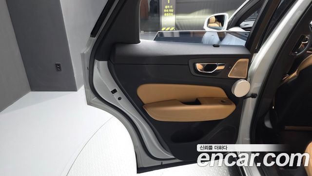 Volvo XC60 2023 — photo 15