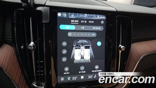Volvo XC60 2023 — photo 28