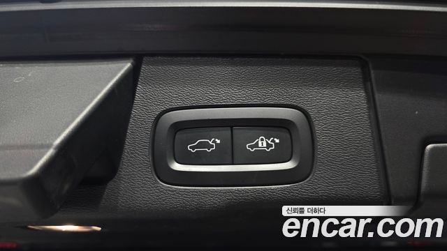 Volvo XC60 2023 — photo 36