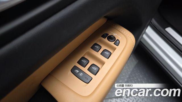 Volvo XC60 2023 — photo 37