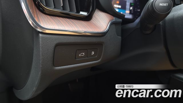 Volvo XC60 2023 — photo 38