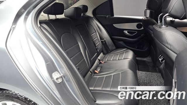 Mercedes-Benz C-Class 2017 — photo 12