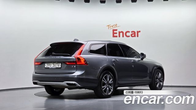 Volvo V90 2019 — photo 2