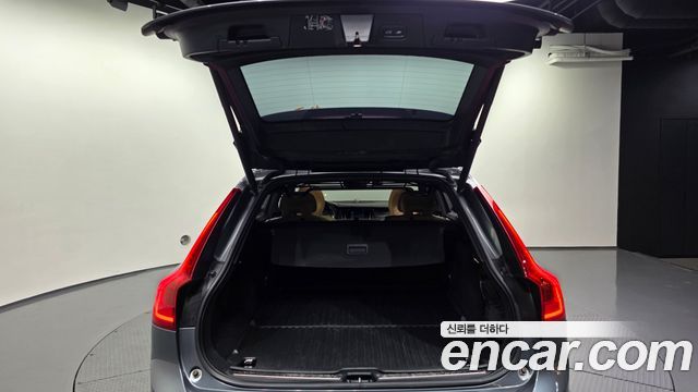 Volvo V90 2019 — photo 20