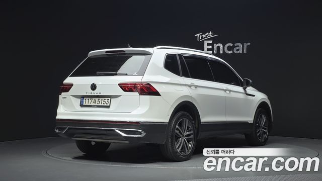 Volkswagen Tiguan 2022 — photo 2
