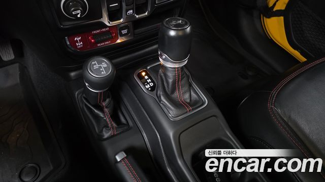Jeep Wrangler 2020 — photo 12